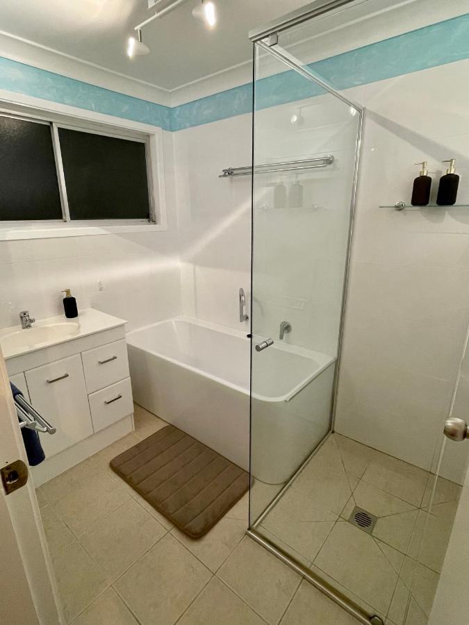 Cozy 3br House 100m To The Holiday home Chittaway Point